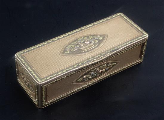 An early 19th century French three colour gold rectangular snuff box, gross 81.1 grams.